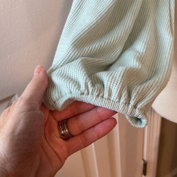 Amable Mint Green Lightweight Waffle Knit Long Sleeved Shirt Size Small Like New - Picture 3 of 5